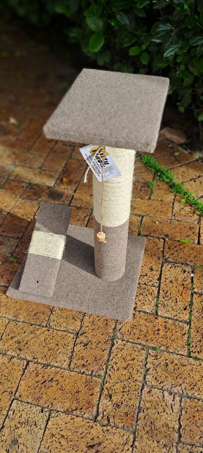 Cat scratching post - single post with scratch pad